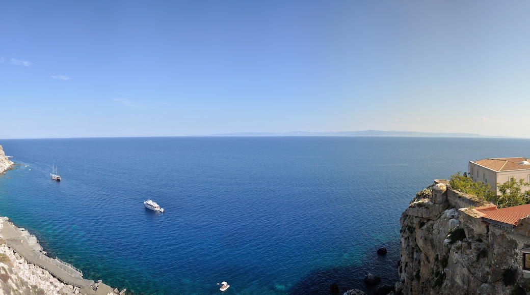 Foto "Isola di San Nicola" di GiorgioGaleotti (CC BY) / Ritaglio dell’originale