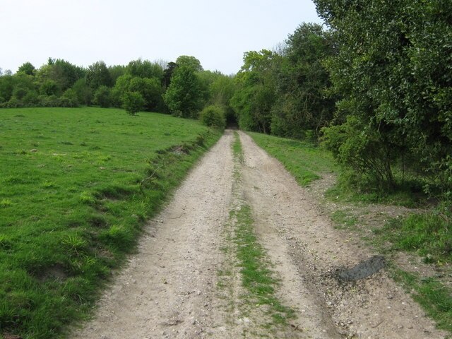 Photo "Frinsted" by David Anstiss (CC BY-SA) / Cropped from original