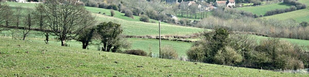 Photo "View from Tunley Road Looking into the Cam Brook valley. Dunkerton is at the bottom." by Maurice Pullin (Creative Commons Attribution-Share Alike 2.0) / Cropped from original