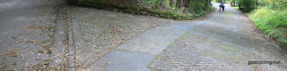 Photo "千ヶ滝" by Yobito KAYANUMA (Creative Commons Attribution-Share Alike 3.0) / Cropped from original