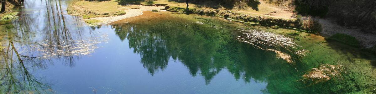 Photo "Monumento natural de La Fuentona, provincia de Soria, España." by Miguel Ángel García. (Creative Commons Attribution 2.0) / Cropped from original