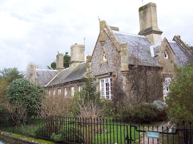 Almshouses, Oving