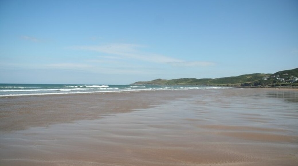 Photo "Putsborough Sands" by Richard Croft (CC BY-SA) / Cropped from original