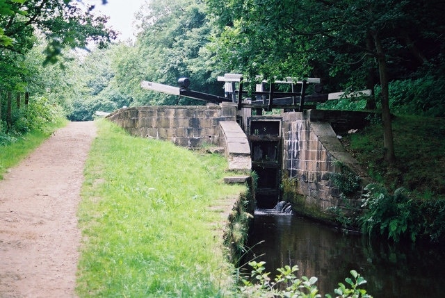 Lock No 18E, Huddersfield Narrow Canal Looking west. The name of the lock is Can Lock.