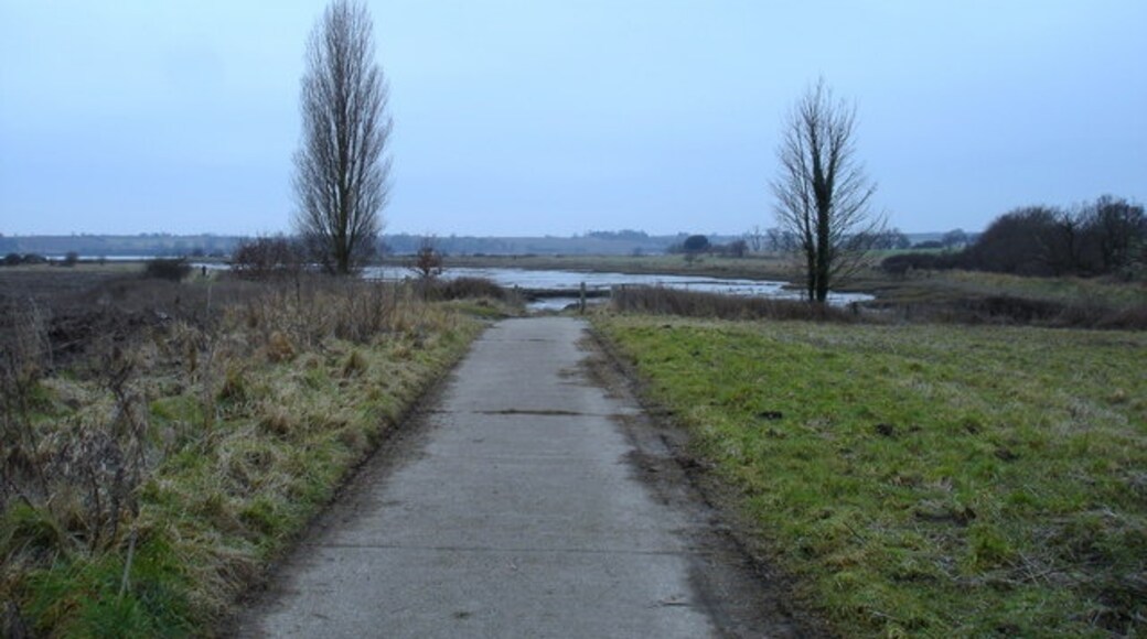 Ảnh "Làng Stratton Hall" của Oxymoron (CC BY-SA) / Cắt từ ảnh gốc