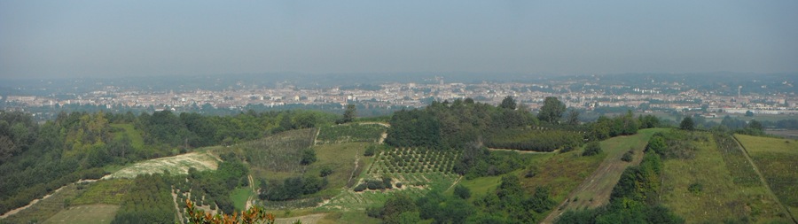 Panorama di Asti visto da Azzano.