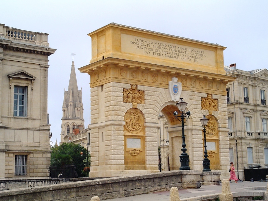 The triumphal arch of Peyrou, commissioned by Louis XIV, marks the entrance of the city of Montpellier. The Latin inscription reads, Ludovico Magno LXXII annos egnante dissociatis repressis conciliatis gentibus quartet ecennali pax bello conjuratis terra marique parta 1715 Translation: "Louis the Great reigned for 72 years, the nations who betrayed the alliance have been repressed and are reconciled to those who were united by oath during a war of four decades; peace has been made on land and sea, in 1715."