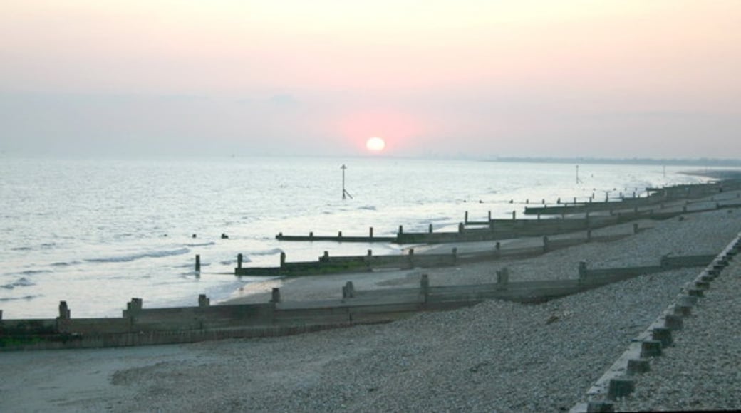 Photo "East Wittering" by Bob Parkes (CC BY-SA) / Cropped from original