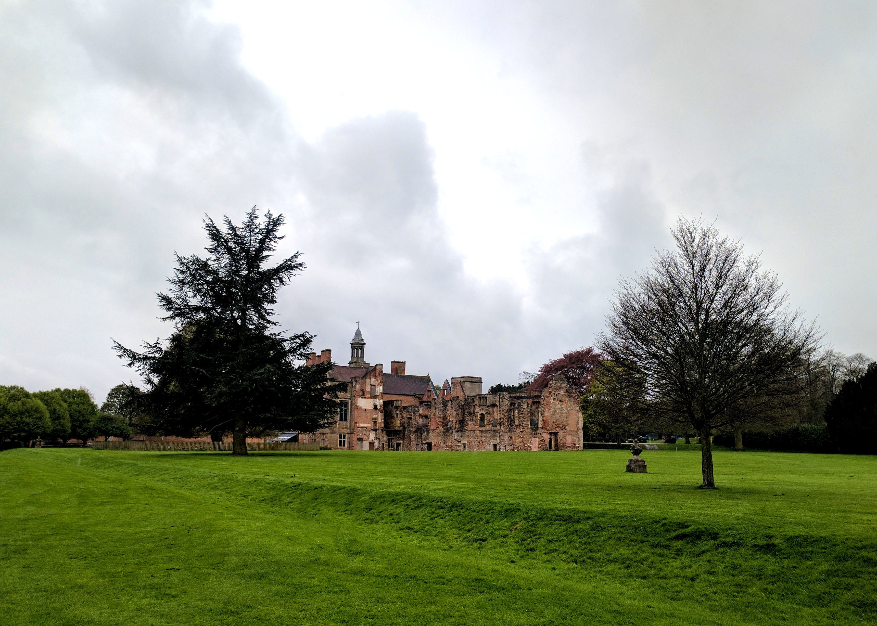 Rufford Abbey, Notts Wikidata has entry Q964363 with data related to this item.