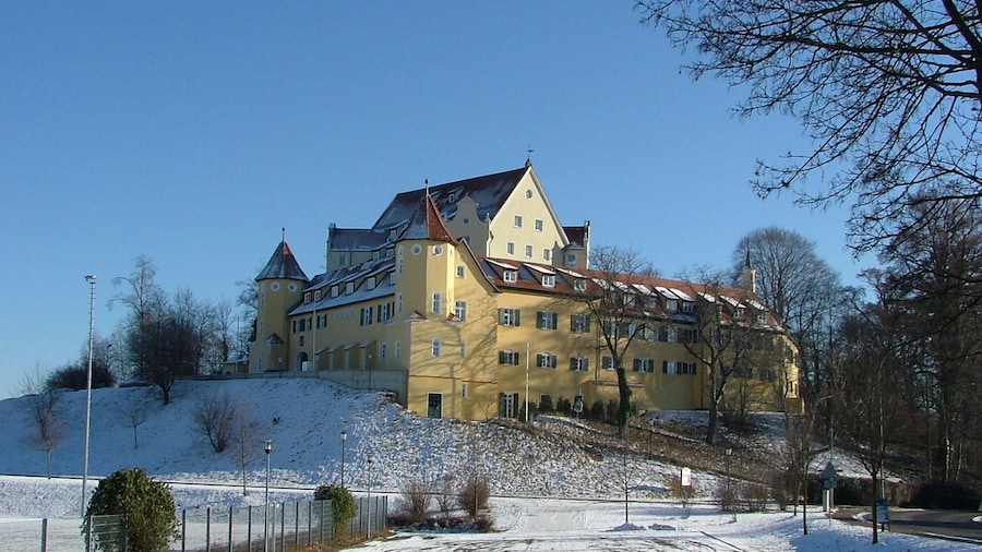 Photo "Schloss Erolzheim" by Mayer Richard (Creative Commons Attribution 3.0) / Cropped from original