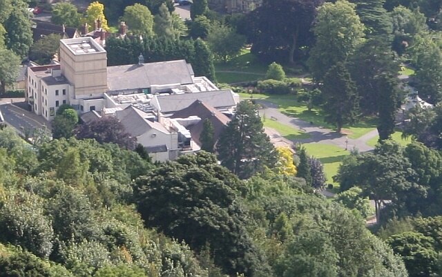 Foto „West Malvern“ von Bob Embleton (CC BY-SA)/zugeschnittenes Original