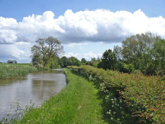 Trent & Mersey Canal Trent & Mersey Canal, Byley. A long stretch of towpath between Middlewich and Northwich has few access points other than by canal boat and walkers are not so often seen along here. It is a beautiful, mostly well wooded, section of canal running along the 22 metre (approx.) contour following the River Dane in its valley below to the west.