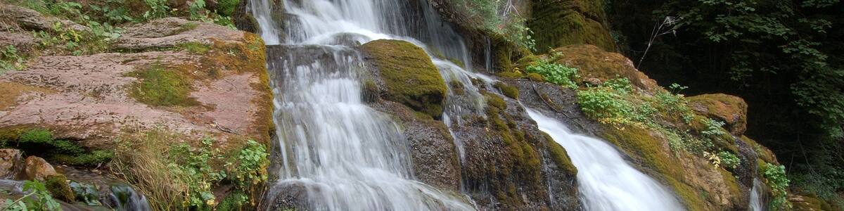 Photo "Fonts del Llobregat, Bagà, Berguedà, Catalunya, Espanya" by espinya (Creative Commons Attribution-Share Alike 3.0) / Cropped from original