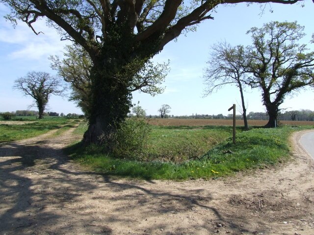 Foto "Hockham" de Ian Robertson (CC BY-SA) / Recortada do original