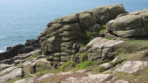Photo "Lamorna" by Pauline Eccles (CC BY-SA) / Cropped from original