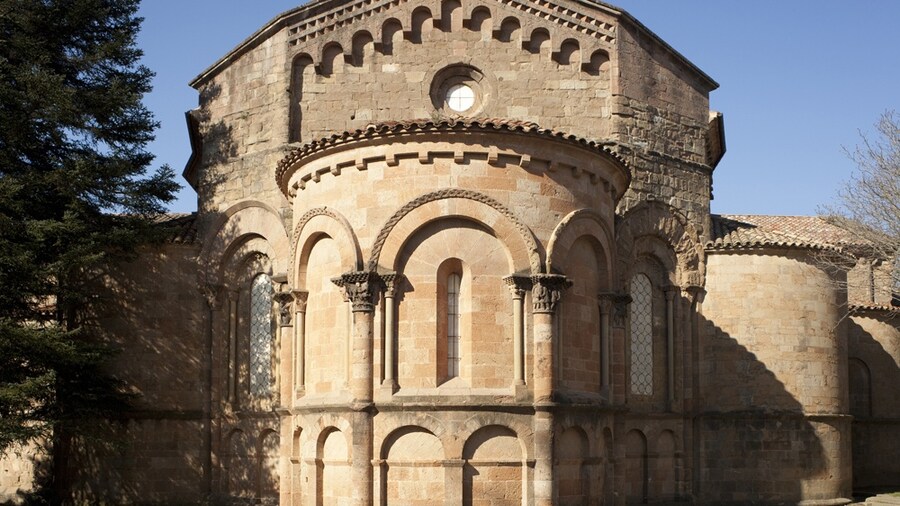 Photo "Monestir de Sant Joan de les Abadesses al Ripollès" by PMRMaeyaert (Creative Commons Attribution-Share Alike 3.0) / Cropped from original