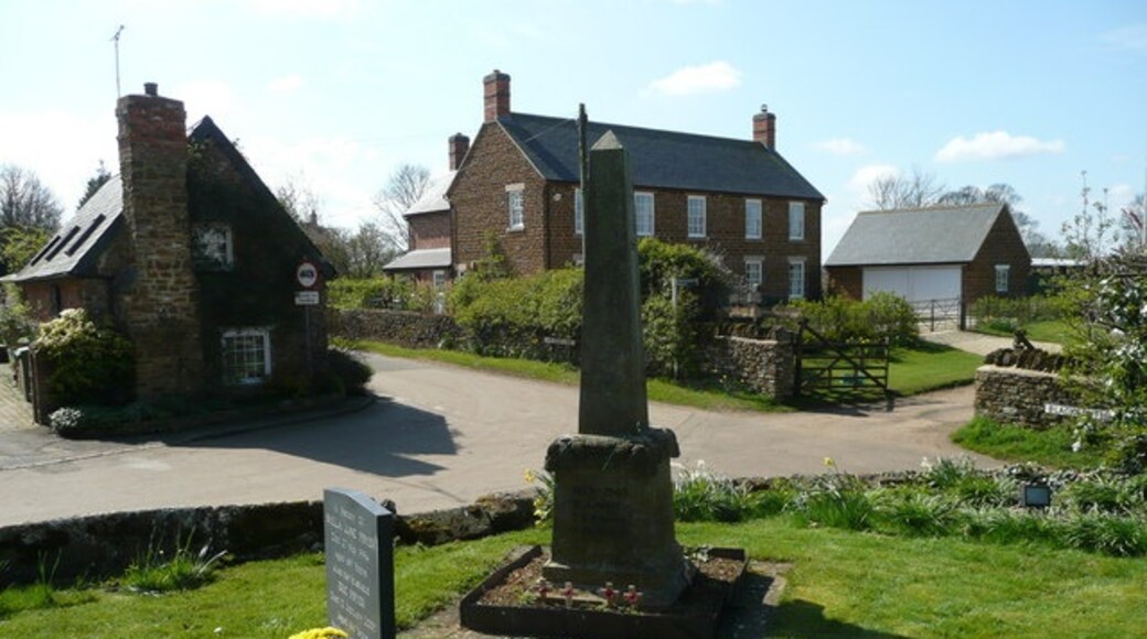 Photo "Aston le Walls" by Jonathan Billinger (CC BY-SA) / Cropped from original