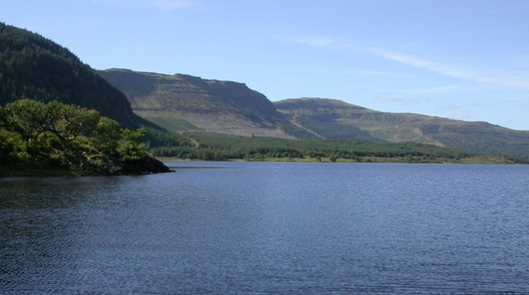 "Loch Arienas"-foto av Peter Bond (CC BY-SA) / Urklipp från original