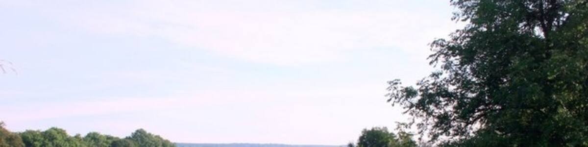 Photo "Derelict Barn Aberuthven Potentially subject to planning" by James Bisset (Creative Commons Attribution-Share Alike 2.0) / Cropped from original