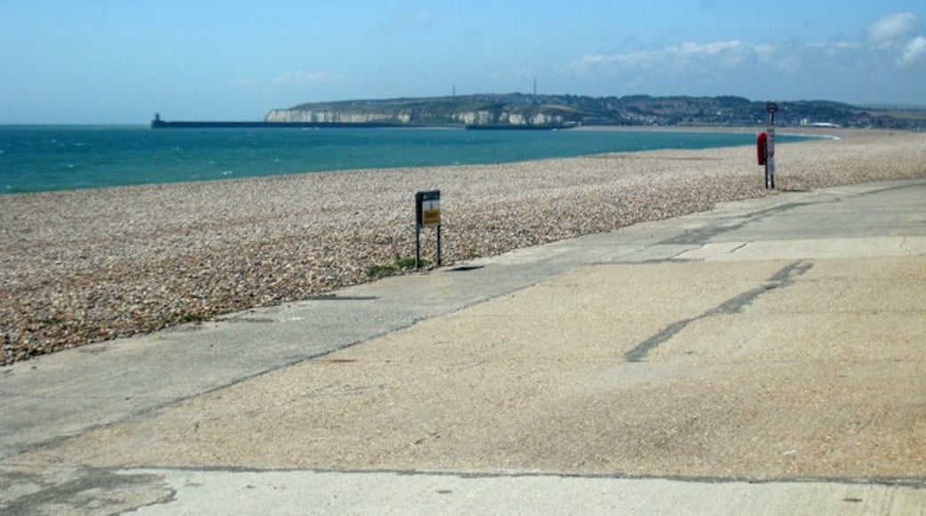 Photo "Seaford Beach" by Oast House Archive (CC BY-SA) / Cropped from original