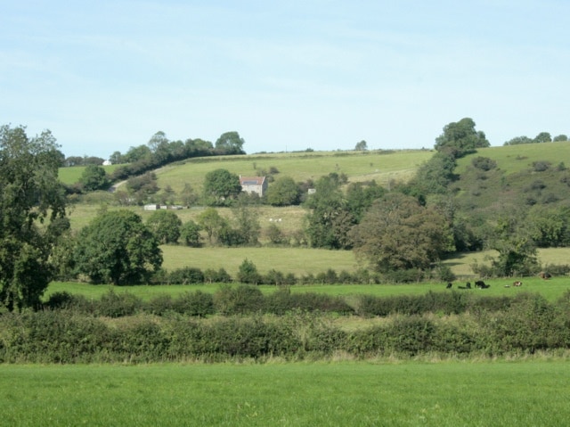 North from Yellingmill Lane Over pasture land to Lapwing Farm.