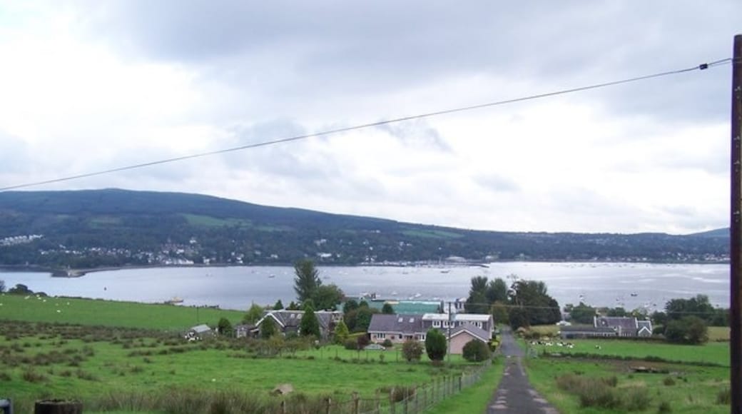 Photo "Rosneath" by william craig (CC BY-SA) / Cropped from original