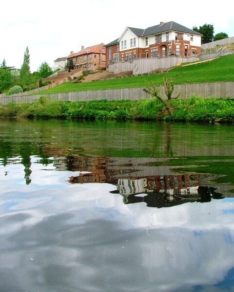 Foto "Aislaby" de Mick Garratt (CC BY-SA) / Recortada do original