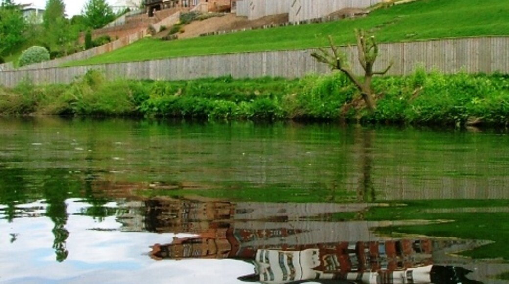 Foto "Aislaby" de Mick Garratt (CC BY-SA) / Recortada do original