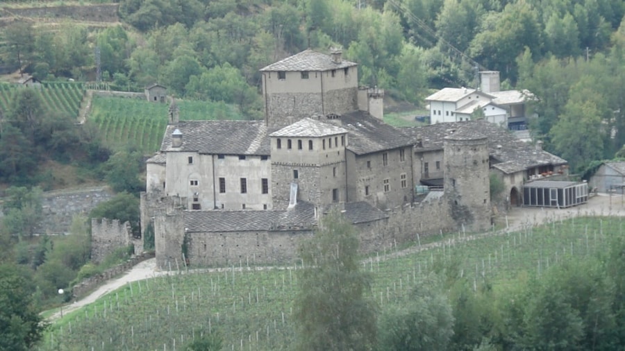 Photo "Castle Sarriod de la Tour in Aosta Valley" by undefined () / Cropped from original