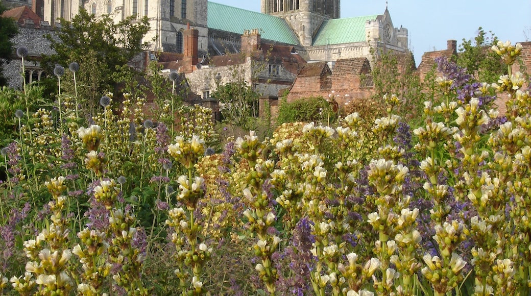 Foto ‘Kathedraal van Chichester’ van Edwardx (CC BY-SA) / bijgesneden versie van origineel