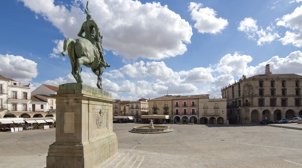 Foto "Plaza Mayor" de Kadellar (CC BY-SA) / Recortada de la original
