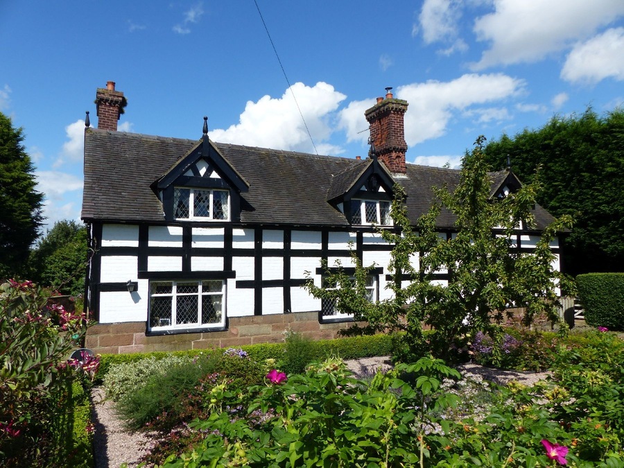 This is a photo of listed building number 1139324. Grade II listed farmhouse in Thelwall, Cheshire.
