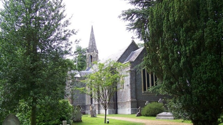 Photo "St Marks Church, Ampfield The church of St Marks was consecrated in 1841 and is affectionately known as the "church in the wood"." by Trish Steel (Creative Commons Attribution-Share Alike 2.0) / Cropped from original