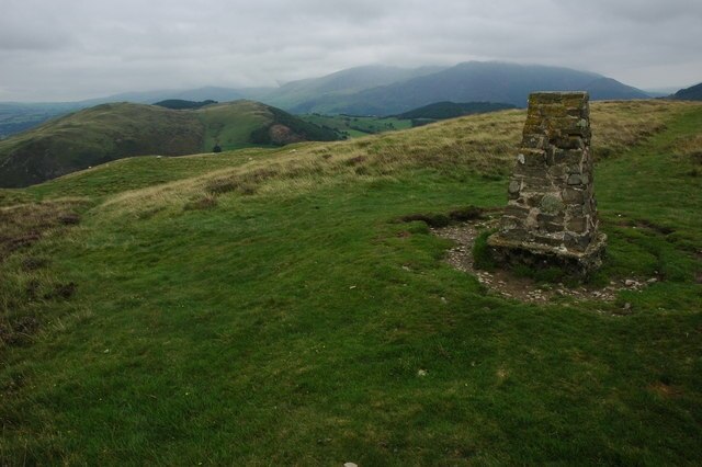 Foto "Wythop" de Philip Halling (CC BY-SA) / Recortada do original