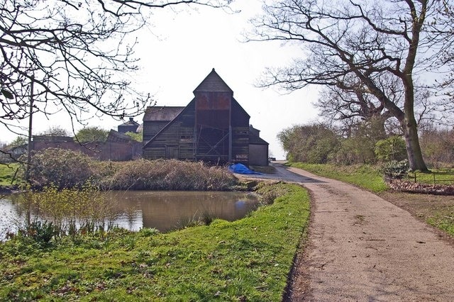 Foto "Tolleshunt D'Arcy" por Glyn Baker (CC BY-SA) / Recortada de la original