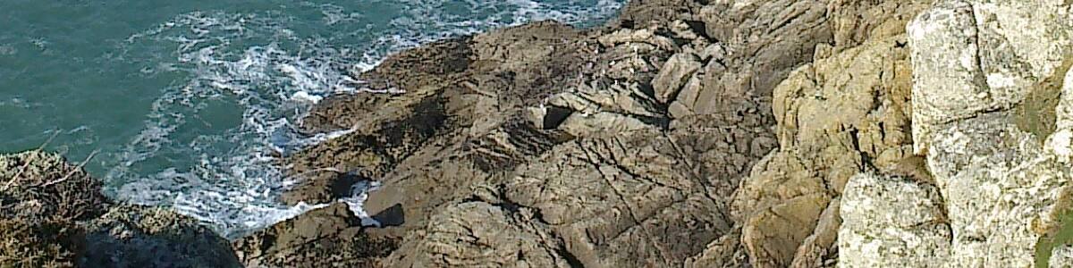 Photo "Finistere Goulien Cap Sizun Castel Ar Roch 06032014" by rene boulay (Creative Commons Attribution-Share Alike 3.0) / Cropped from original