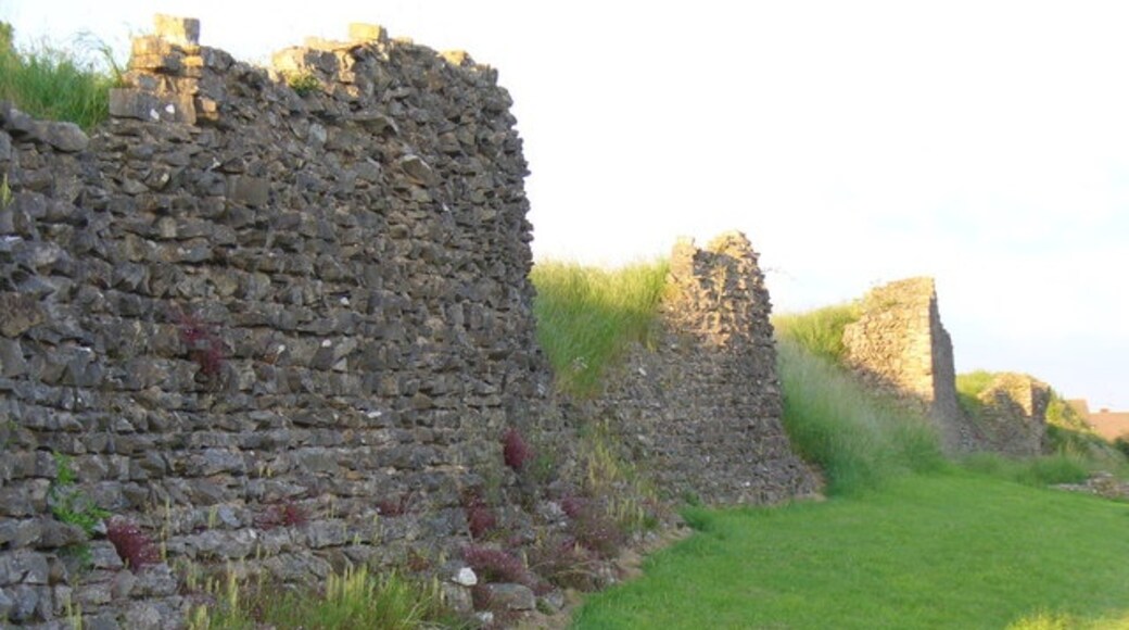 Photo "Caerwent" by Colin Smith (CC BY-SA) / Cropped from original