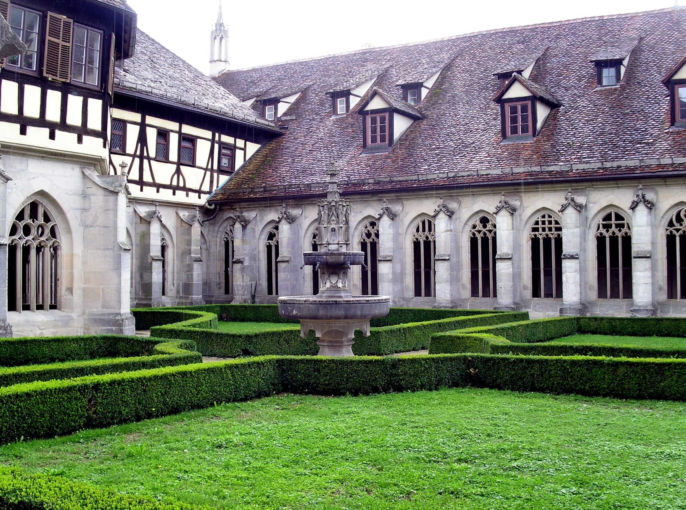 Foto "Bebenhausen" de me (CC BY) / Recortada de la original