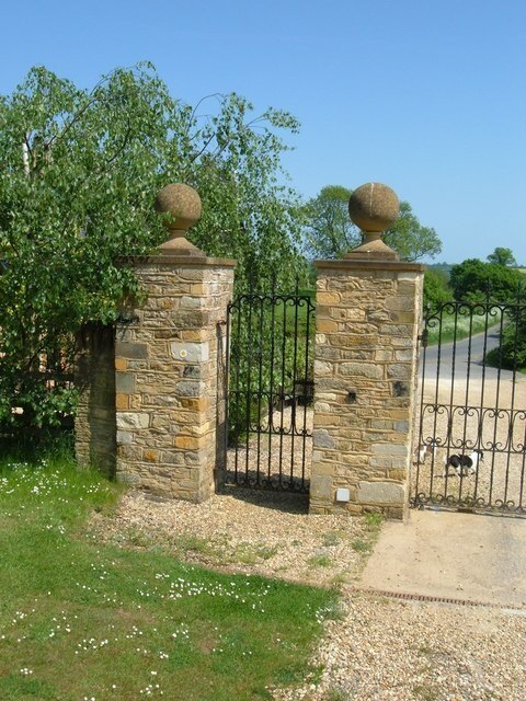 Billede "North Aston" af Mr Biz (CC BY-SA) / beskåret fra det originale billede