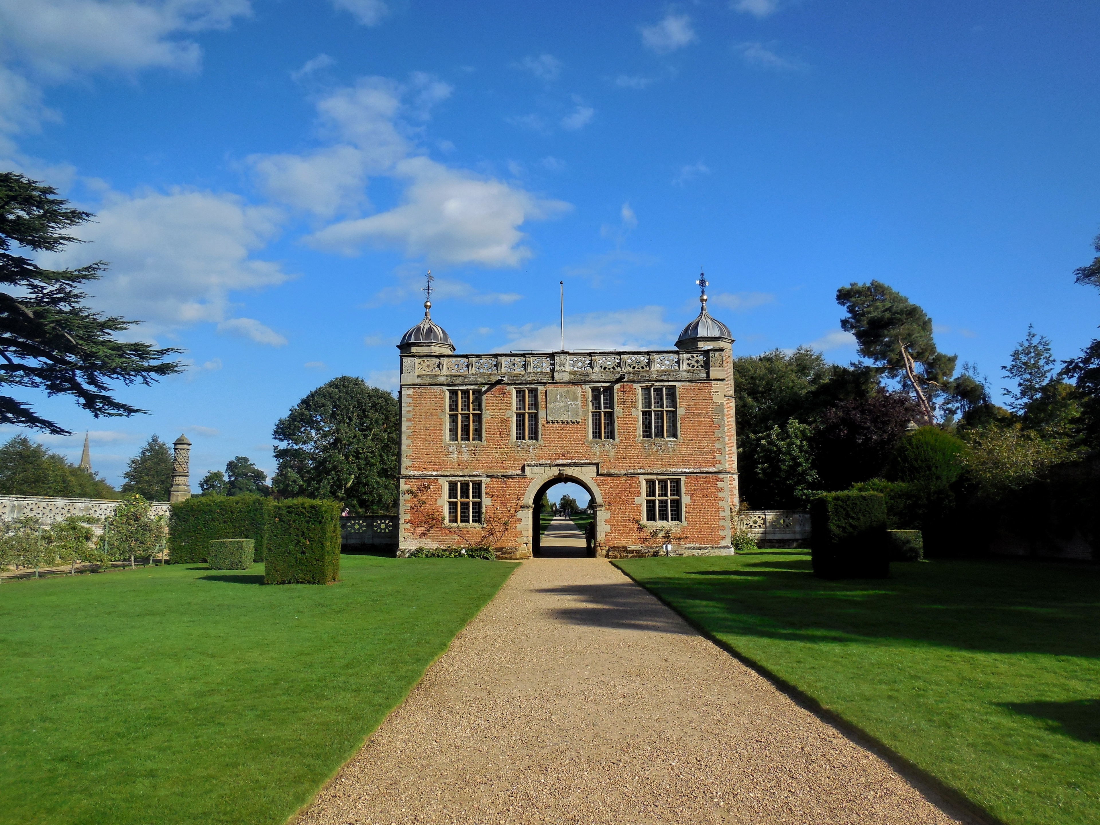 is charlecote park dog friendly