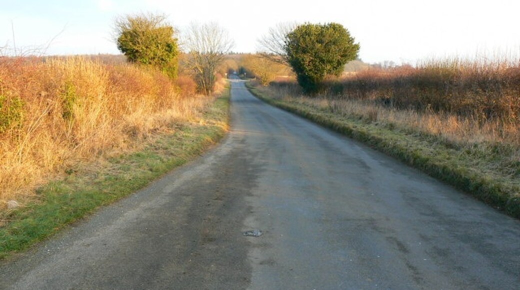 Photo "Baunton" by Brian Robert Marshall (CC BY-SA) / Cropped from original