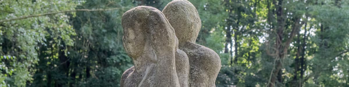 Photo "Sculpture in the park of Jocketa (Vogtland)" by Ermell (Creative Commons Attribution-Share Alike 4.0) / Cropped from original