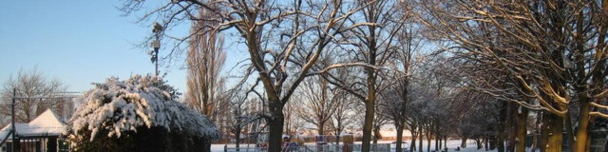 Photo "Snow-bound recreation ground in Thornaby-on-Tees This photograph shows a part of Thornaby Recreation Ground after recent falls of snow in the North East of England. Both the children's area (in the centre) and the bowling green (on the left) seem to have taken a good covering of snow." by Philip Barker (Creative Commons Attribution-Share Alike 2.0) / Cropped from original