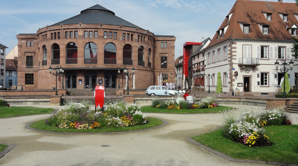 Foto „Städtisches Theater von Haguenau“ von Ralph Hammann (CC BY-SA)/zugeschnittenes Original