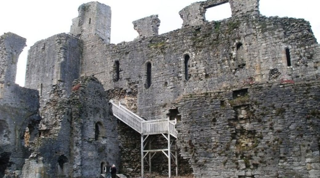 Foto "Middleham Castle" di SMJ (CC BY-SA) / Ritaglio dell’originale
