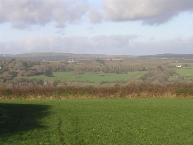 Farmland near Tredavoe From the footpath between Newlyn and Tredavoe. The meadowland at trewidden and Trereife is visible; also (to the far left) Sancreed.