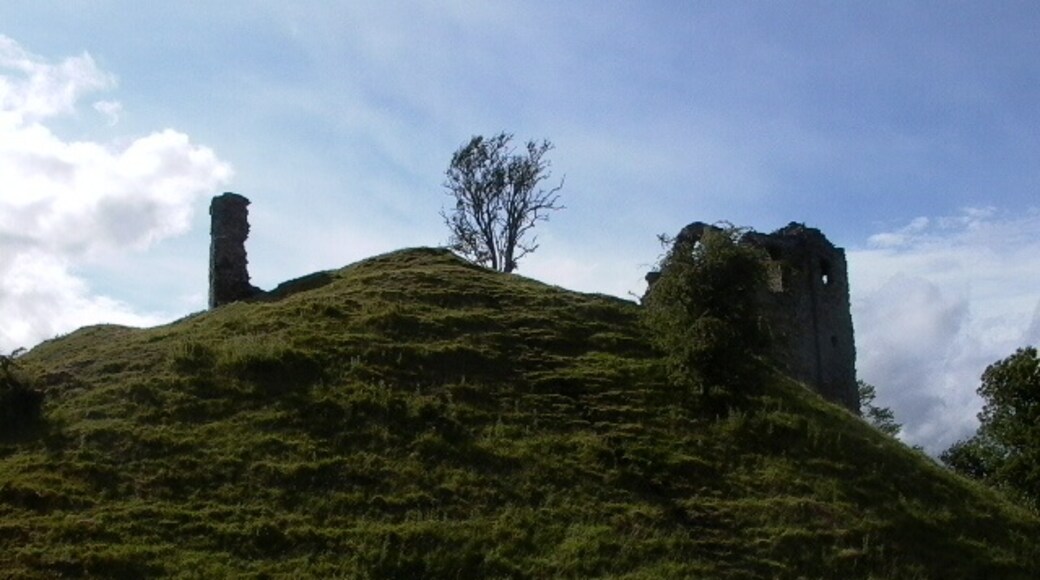 "Clun Castle"-foto av The Singing Badger (CC BY-SA) / Urklipp från original