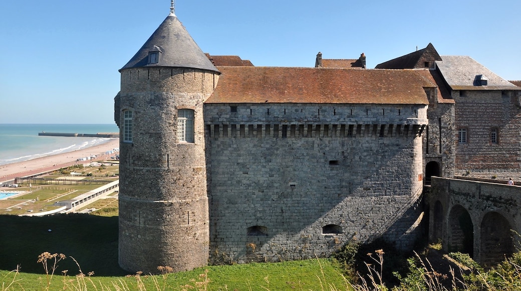 Foto ‘Château de Dieppe’ van Herbert Frank (CC BY) / bijgesneden versie van origineel