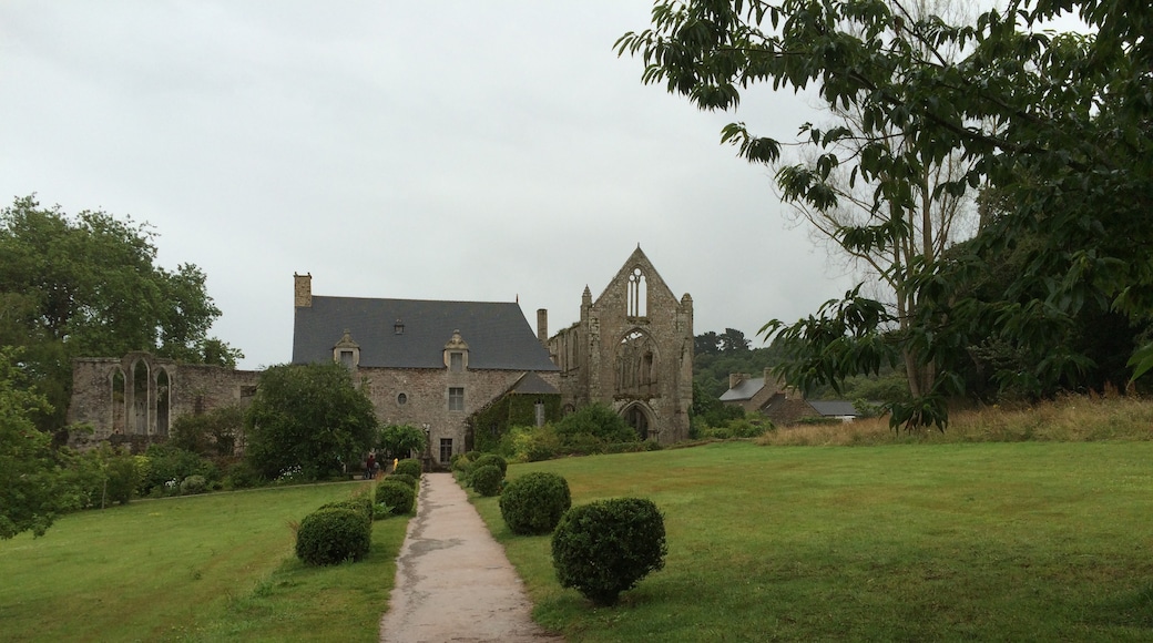 Foto „Abtei Beauport“ von Vall.clem (page does not exist) (CC BY-SA)/zugeschnittenes Original