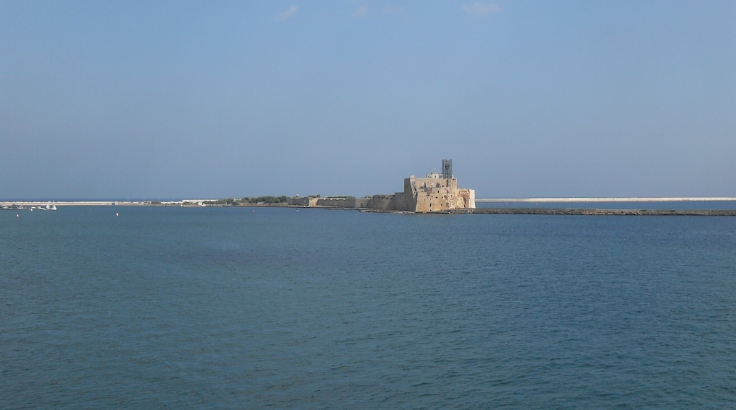 Foto „Hafen von Brindisi“ von Rauenstein (CC BY-SA)/zugeschnittenes Original